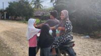 Lajnah Imaillah Singkut Bagi-Bagi Takjil Gratis, Tebar Cinta di Ramadhan