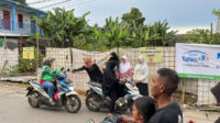 Tebar Berkah, Lajnah Imaillah dan Nashirat Bekasi Berbagi Takjil dan Kupon Baksos ke Warga
