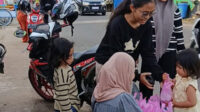 Lajnah Imaillah Tanggul Harapan Seruyan Bagikan Takjil Gratis di Bulan Suci Ramadhan