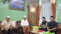 Momen Idul Fitri, Jemaat Ahmadiyah Sintang Bersilaturahmi ke Ketua Pemangku Adat Melayu