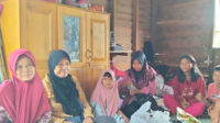 Jaga Silaturahmi antar Sesama, Lajnah Imaillah Palangka Raya Bagikan Sembako ke Lansia dan Anak Yatim