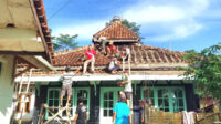 Warga Ahmadiyah Kedung Banteng Berbenah Masjid, Dapat Bantuan dari Masyarakat