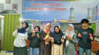 Mahasiswa UIN Saizu Gandeng Muslimah Ahmadiyah Purwokerto, Buat Kerajinan Tangan Kawat Bulu