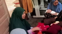 Sambut Tamu Jemaat, Lajnah Imaillah Tanjung Medan Buat Bantal Dakron