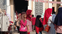 Kemeriahan HUT RI, Jemaat Ahmadiyah Ciherang Hadirkan Sembako Murah
