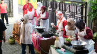 Lomba Masak Nasi Goreng Meriahkan HUT ke-80 RI di Masjid Al Hidayah Kebayoran Lama