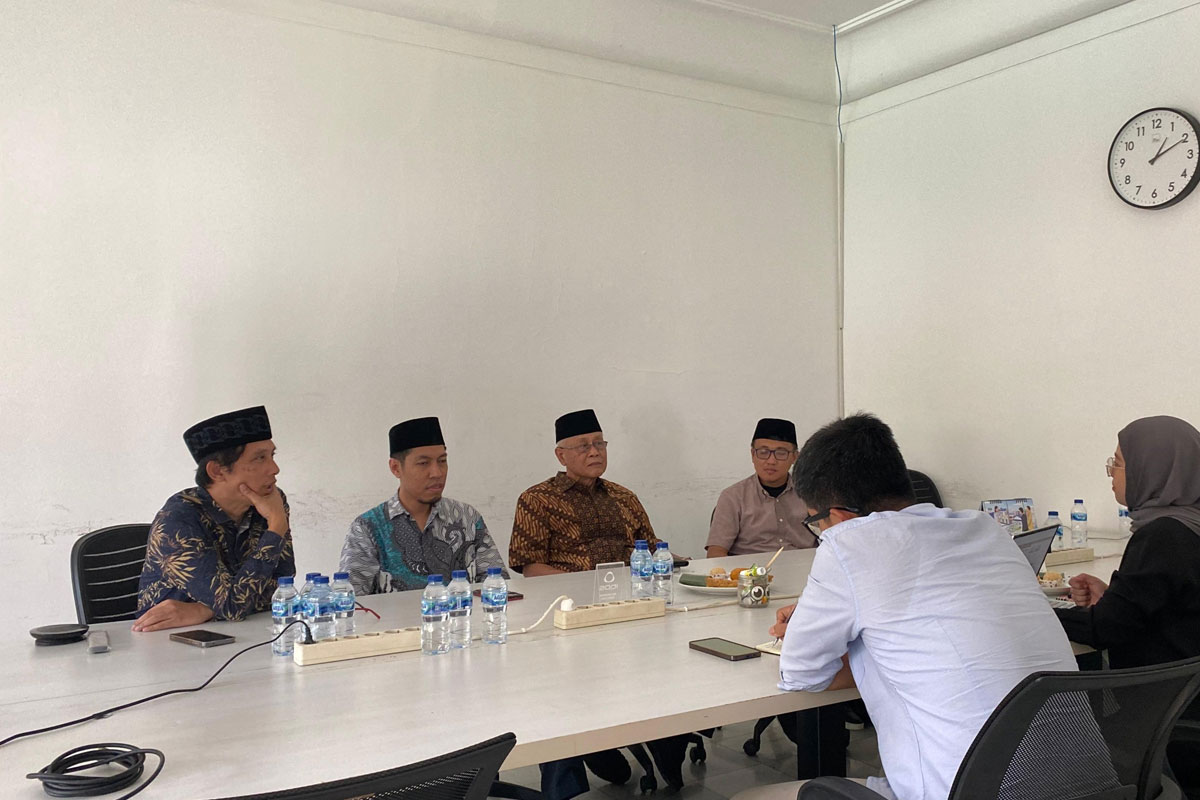 Amir Nasional Jemaat Ahmadiyah Indonesia saat menyambangi redaksi Tirto