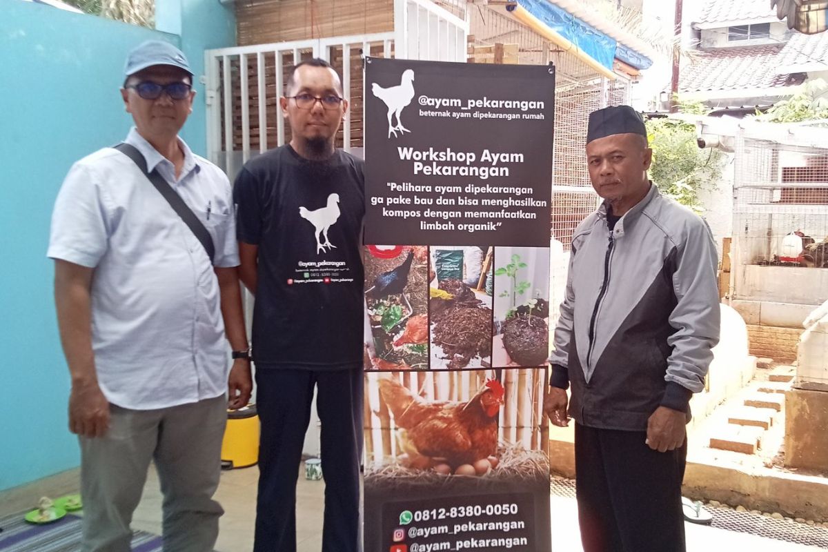 Anggota Jemaat Ahmadiyah ikuti workshop seputar peternakan ayam