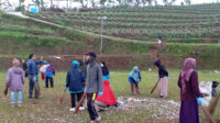 Relawan Kasmaran Banjarnegara Bersih-Bersih Lapangan Desa, Disupoort Kades
