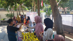 Semarak HUT ke-32 Kota Mataram, Lajnah Imaillah NTB Hadirkan Bazar Murah untuk Warga