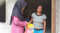 Lajnah Imaillah Kalbar  Salurkan Bantuan ke Warga di Balaiharapan dan Entikong