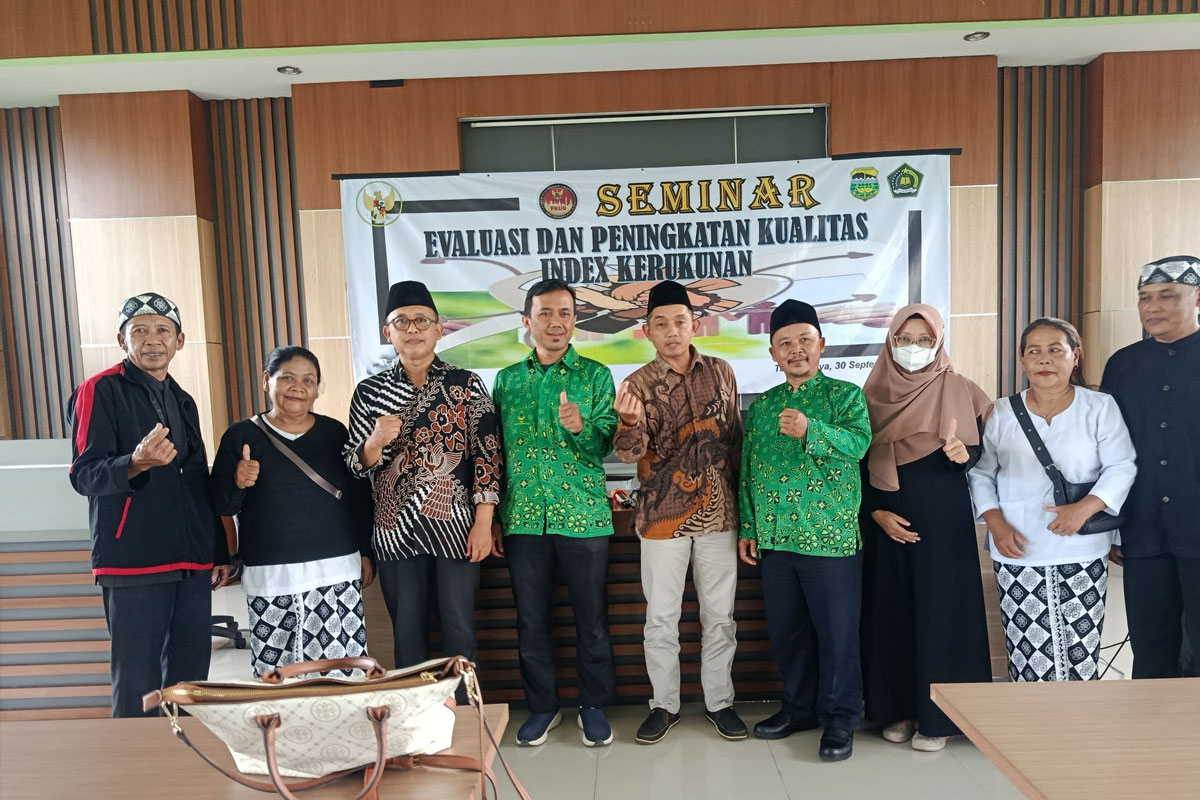 Diwakili Pengurus Daerah dan Lajnah Imaillah, Muslim Ahmadiyah Kabupaten Tasikmalaya hadir pada Seminar Evaluasi dan Peningkatan Kualitas Indeks Kerukunan.