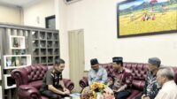 Jemaat Ahmadiyah Ciamis Sambangi Kantor Kejaksaan Negeri, Hadiahkan Buku Penting