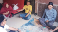 Jemaat Ahmadiyah Karawang Perkuat Silaturahmi dengan Sambangi Ketua RT dan RW