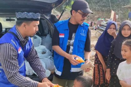 Relawan Humanity First Indonesia