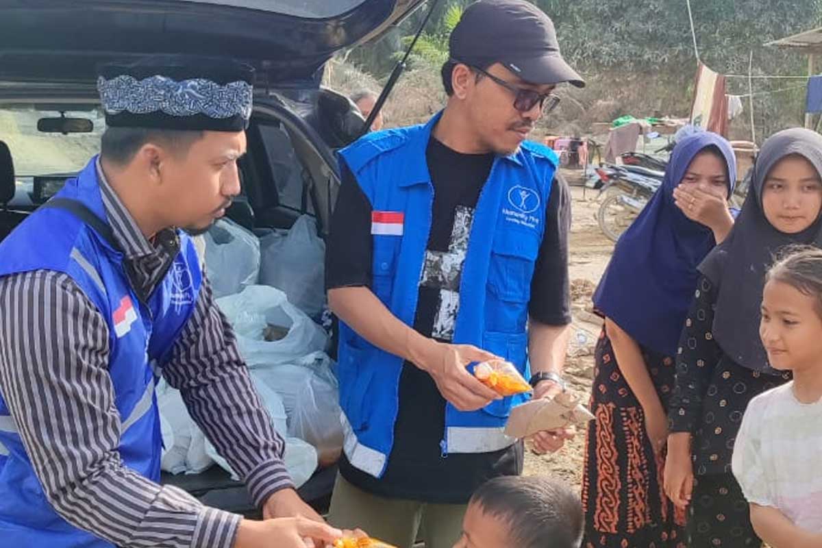 Relawan Humanity First Indonesia