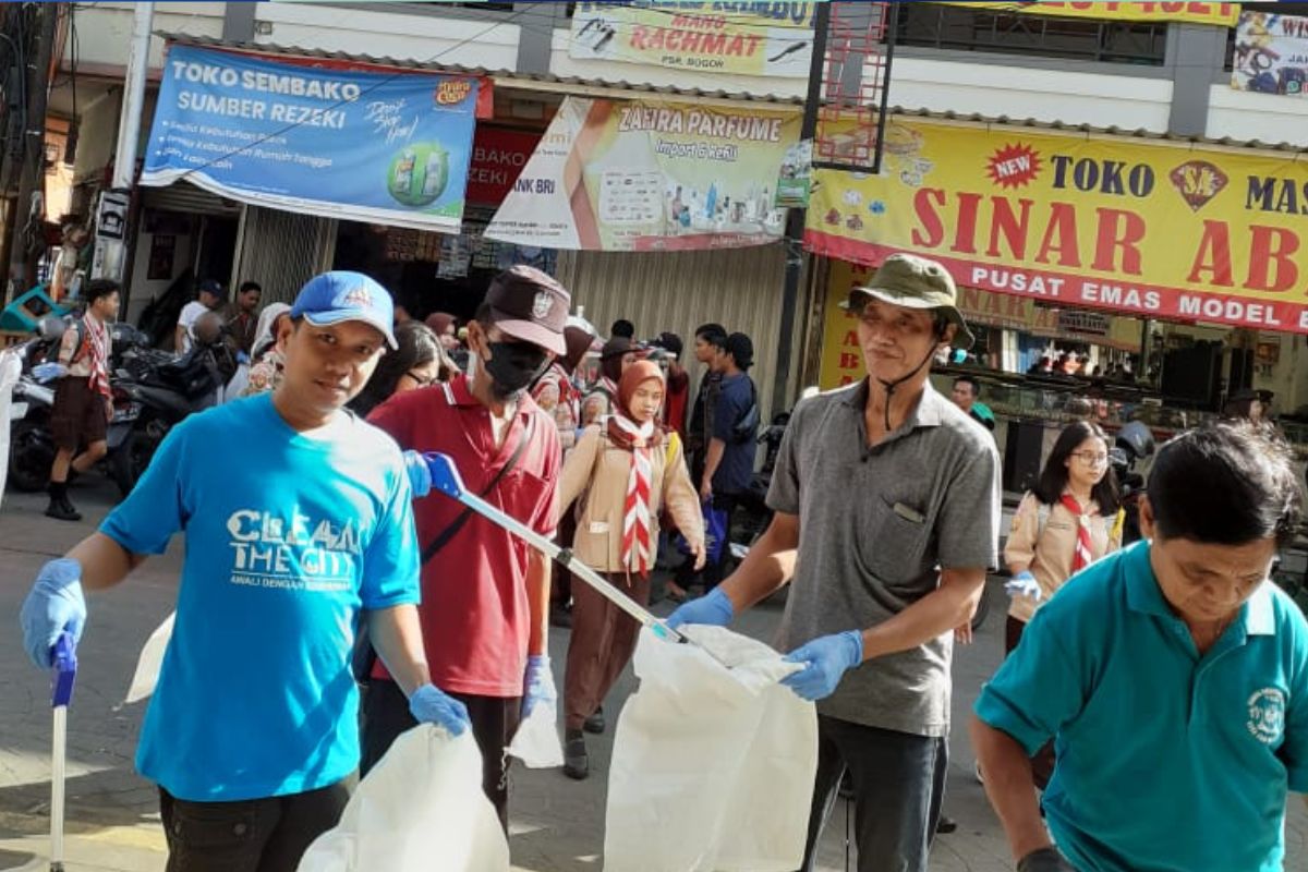 Ahmadiyah Bogor ikut dalam gerakan jumat bersih yang digelar Pemkot Bogor