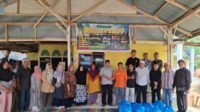 Jemaat Ahmadiyah Sumbar Salurkan 500 Paket Nasi ke Korban Bencana Banjir
