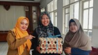 Peduli Anak Stunting, Lajnah Imaillah Karawang Salurkan Bantuan Telur