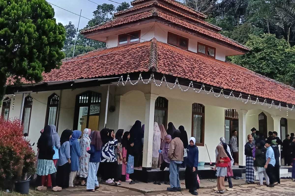 Jemaat Ahmadiyah Neglasari sukseskan Clean The City