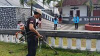 Semangat Gotong Royong, Anggota Jemaat Ahmadiyah Singaparna Clean The City di Dua Masjid
