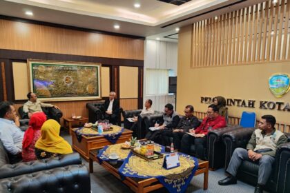 Koperasi Unit Usaha (KSU) Kusumawangi yang dikelola Imaillah Tasikmalaya melakukan audiensi dan juga silaturahmi dengan wali kota Tasikmalaya.