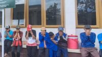 Anggota Jemaat Ahmadiyah Wanasigra Bersihkan Masjid Al-Fadhal dan Lingkungan Sekitar