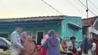Jemaat Ahmadiyah Karawang Tebar Kebaikan Ramadhan dengan Berbagi Takjil Gratis di Paledang
