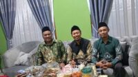 Momen Idul Fitri, Jemaat Ahmadiyah Sintang Bersilaturahmi ke Ketua MUI