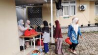 Lajnah Imaillah Serua Salurkan Paket Sembako Untuk Warga di Momen Ramadhan