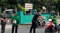 Ansharullah Jemaat Ahmadiyah Yogyakarta Bersama Koramil Bagikan Takjil Gratis ke Warga