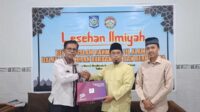 Jemaat Ahmadiyah NTB Silaturahmi ke Buya Subki Sasaki, Serahkan Buku Ahmadiyah 100 Tahun