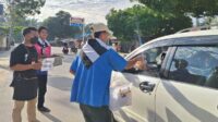 Jemaat Ahmadiyah Tanjung Medan Berbagi Ratusan Takjil Gratis ke Masyarakat