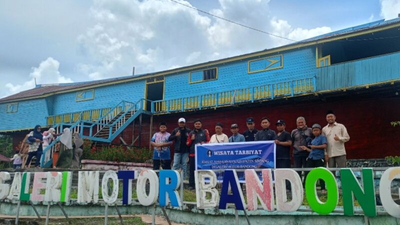 Wisata Tarbiyat Jemaat Ahmadiyah Sintang Pererat Silaturahmi antar Anggota