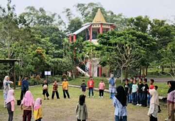 Field Trip Perdana Rumah Belajar Noor Sleman, Tumbuhkan Rasa Syukur dan Cinta Alam