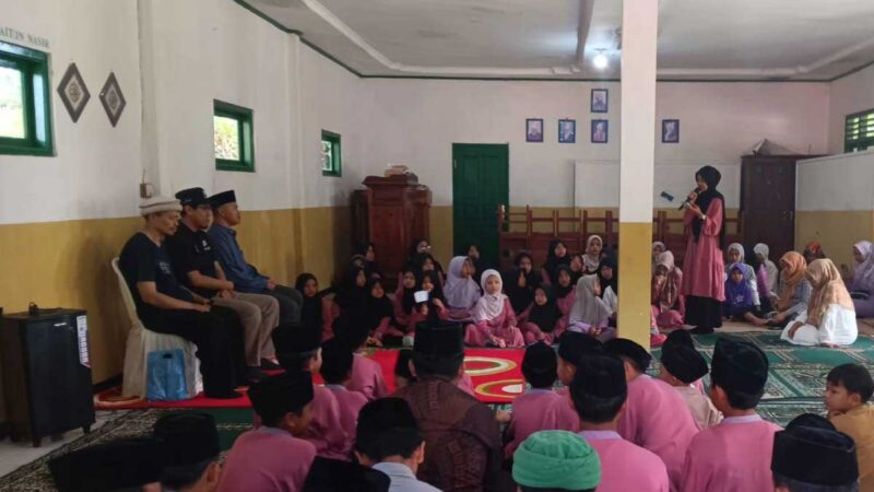 Keakraban Amir Nasional JAI dengan Anak-Anak Ahmadiyah Neglasari Cianjur