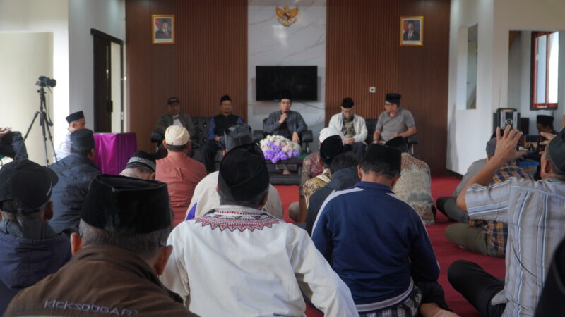 Kedatangan Amir Nasional Disambut Antusias, Jamaat Ahmadiyah Ciparay Sudah Menunggu Sejak Subuh