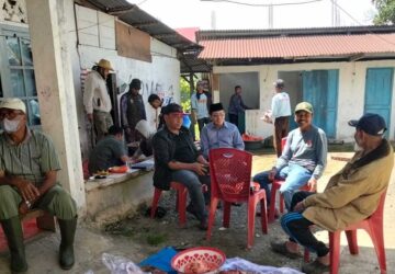 Jemaat Ahmadiyah Gunung Kerinci Salurkan 135 Kantong Daging Kurban, Silaturahmi ke Pemdes