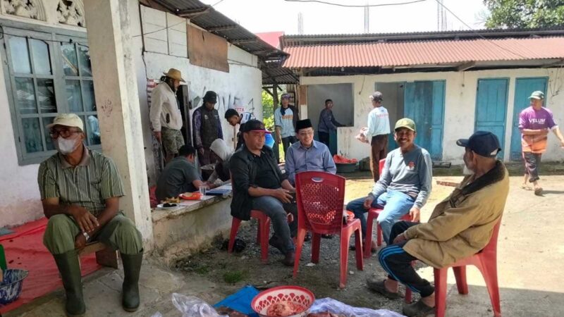 Jemaat Ahmadiyah Gunung Kerinci Salurkan 135 Kantong Daging Kurban, Silaturahmi ke Pemdes