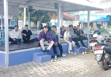 Mubaligh Jemaat Ahmadiyah Ciamis Dirikan Gazebo Gayam Free Rest Area, Warga Gembira