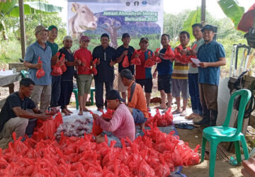Tokoh Adat Dayak Apresiasi Pembagian Daging Kurban Jemaat Ahmadiyah Sintang