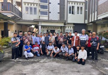 Wisata Tarbiyat ke Manislor, Jemaat Nagrak Pererat Silaturahmi dan Wawasan Keagamaan