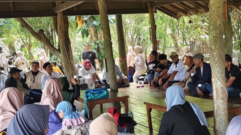 Wisata Tarbiyat Jemaat Ahmadiyah Karawang Pererat Ukhuwah di Tengah Suasana Alam