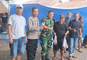 Semangat Gotong Royong Warnai Penyembelihan Hewan Kurban di Jemaat Ahmadiyah Paninggilan