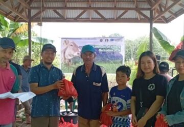 Momen Idul Adha, Ahmadiyah Sintang Salurkan 250 Paket Daging Kurban untuk Dhuafa