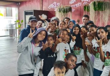 Rumah Belajar Satutiba Fakfak Tutup Kegiatan, Pengajar Pamit ke Siswa