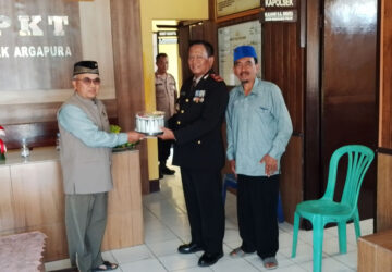 Jemaat Ahmadiyah Sadasari Jalin Silaturahmi dengan Polri pada HUT Bhayangkara ke-80