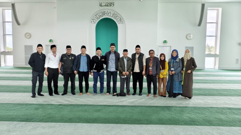 Jejak Seabad Dakwah Islam di Eropa, Tokoh Nasional Kunjungi Masjid Ahmadiyah di London