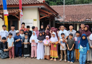 Anak Waqf-e-Nau JAI Cisalada Kunjungi Panti Asuhan di Ciampea