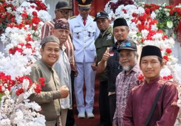 Jemaat Ahmadiyah Sungai Apin Hadiri Upacara HUT ke-81 RI di Seberuang